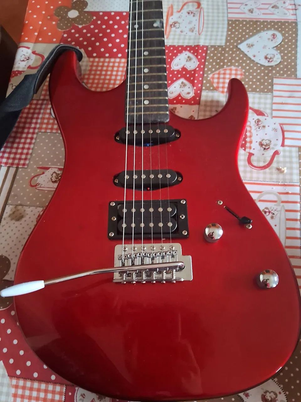 Guitarra nova Tagima 