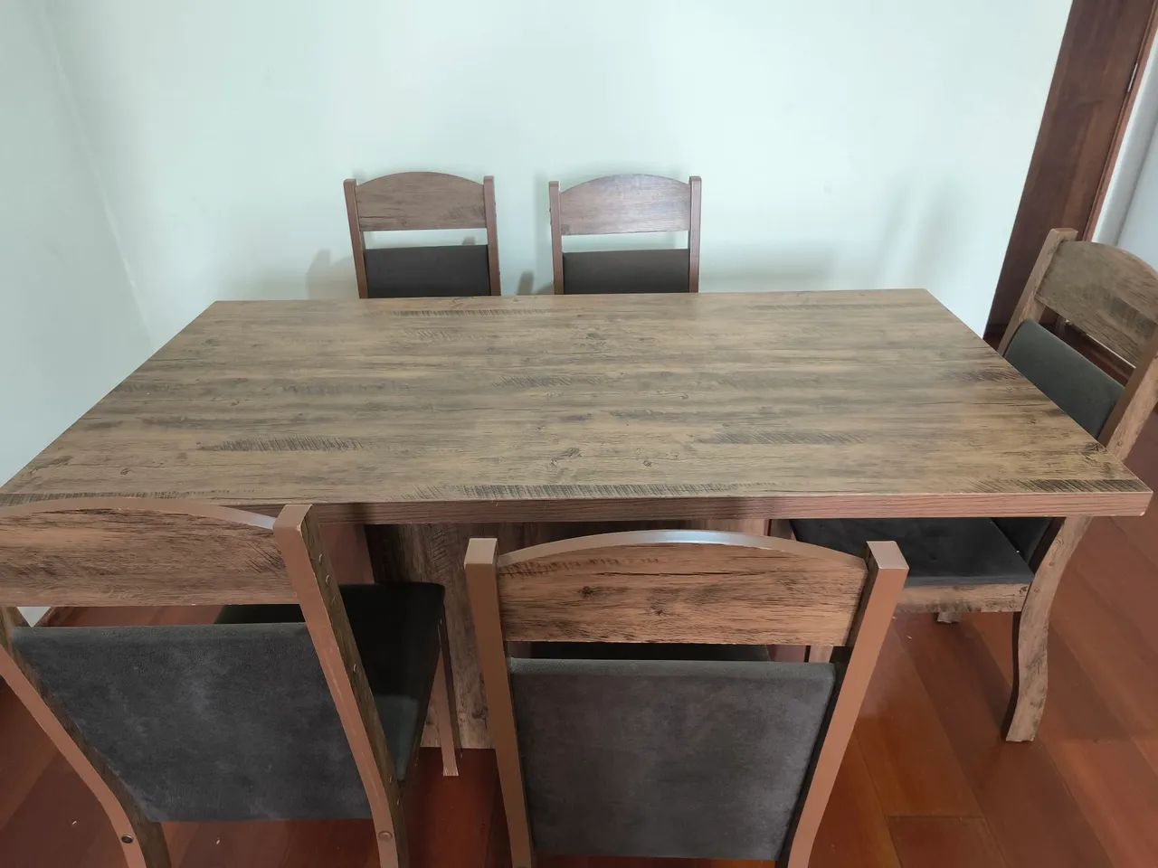 Mesa com 6 cadeiras