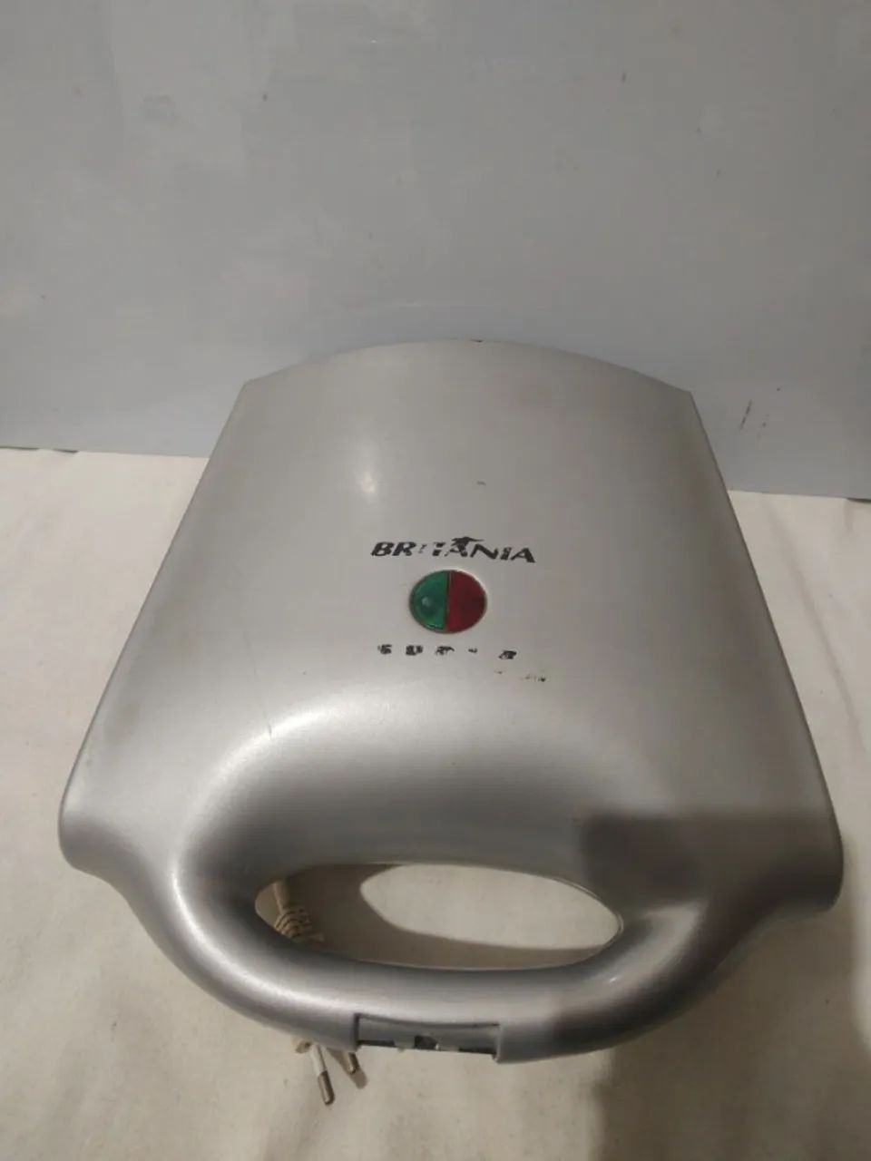 Britânia Grill Sandwich Maker for Roasts and Sandwiches, 220 Volts