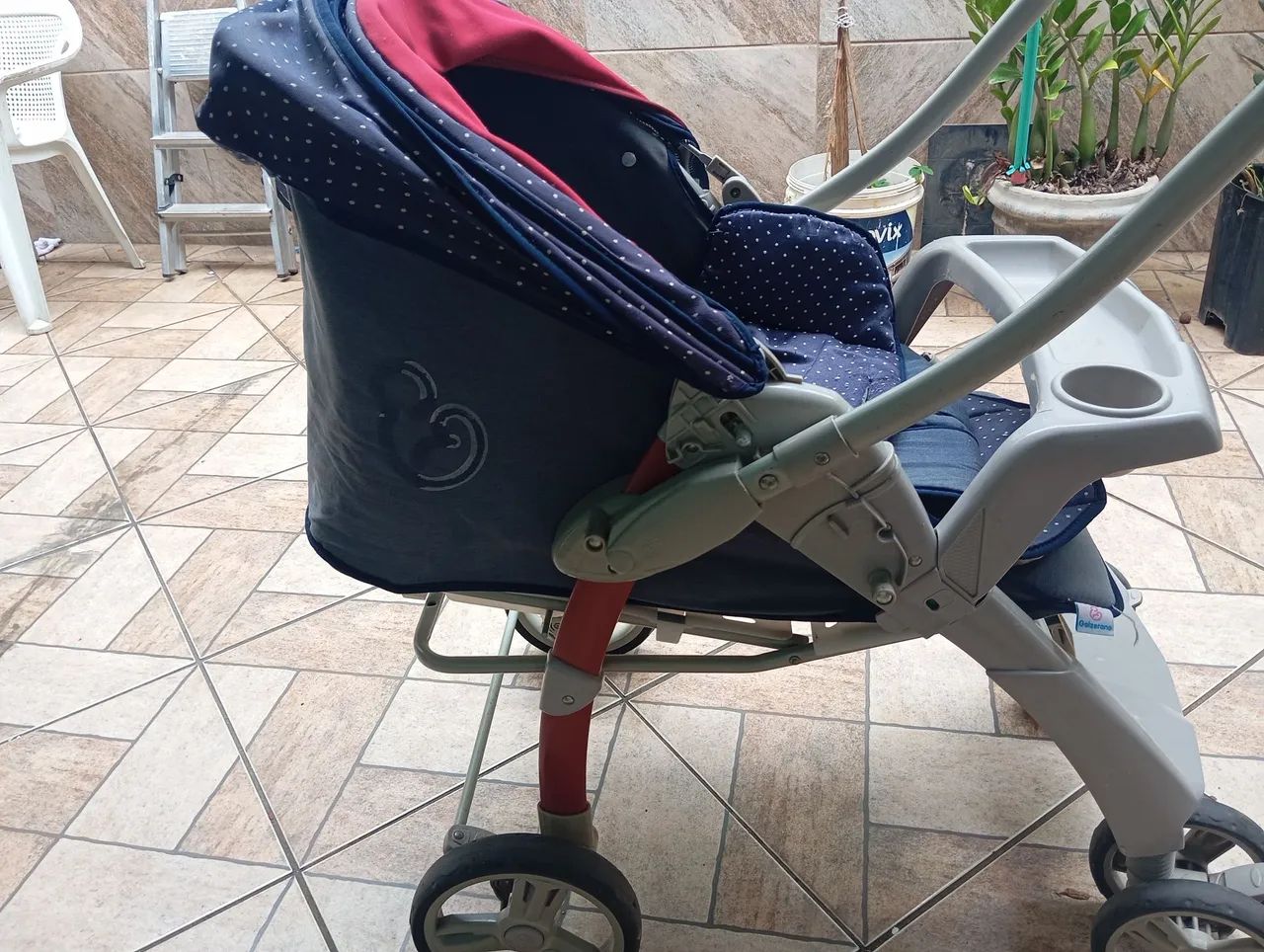 Carrinho de bebê e vira berço  - Foto 3