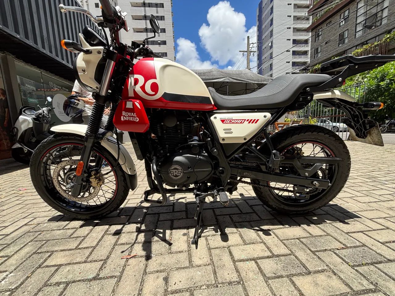 ROYAL ENFIELD SCRAM 411  - Foto 4