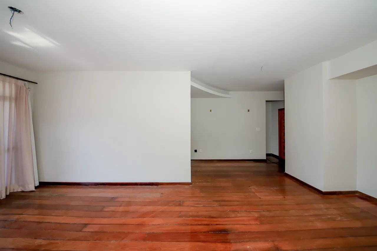 Apartamento no Centro com 2 suítes e varandão para venda - Foto 2