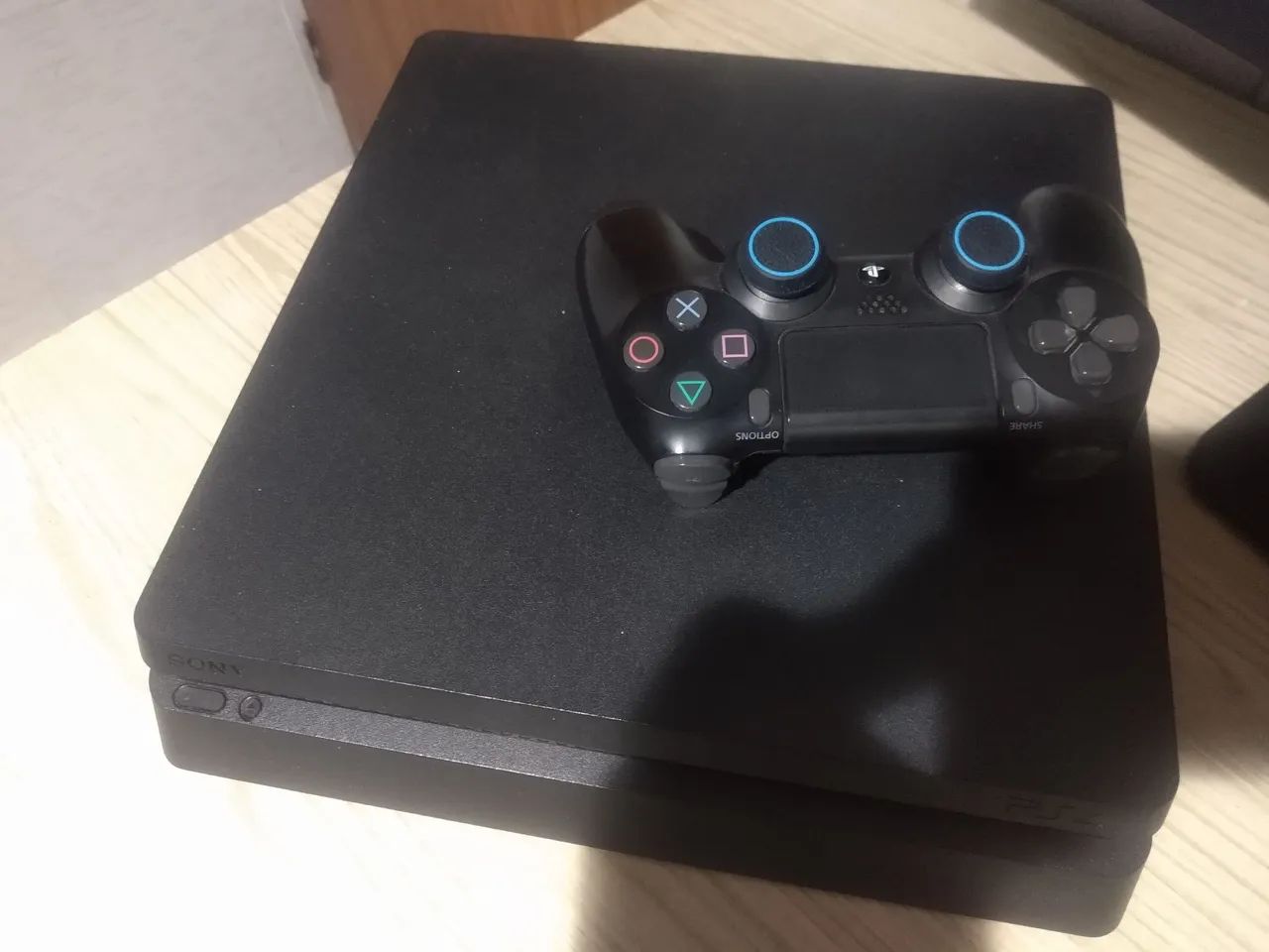 Ps4 slim + 3 jogos virtuais 