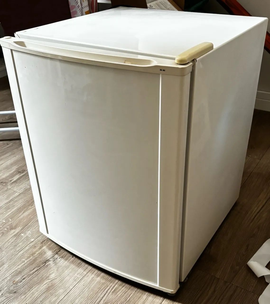 Frigobar Electrolux 80L 127v