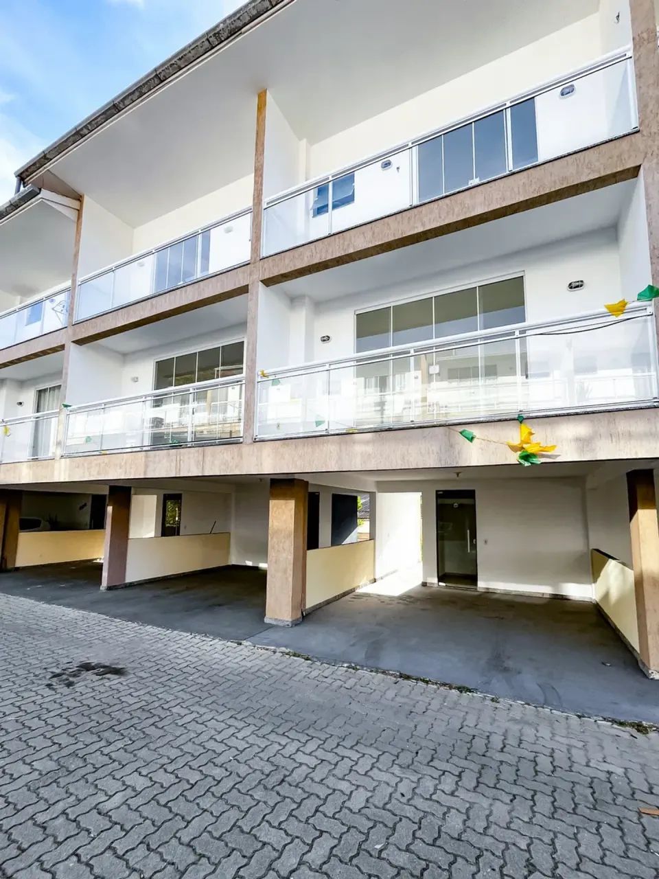 Casa em dois pavimentos em Corrêas - Foto 2