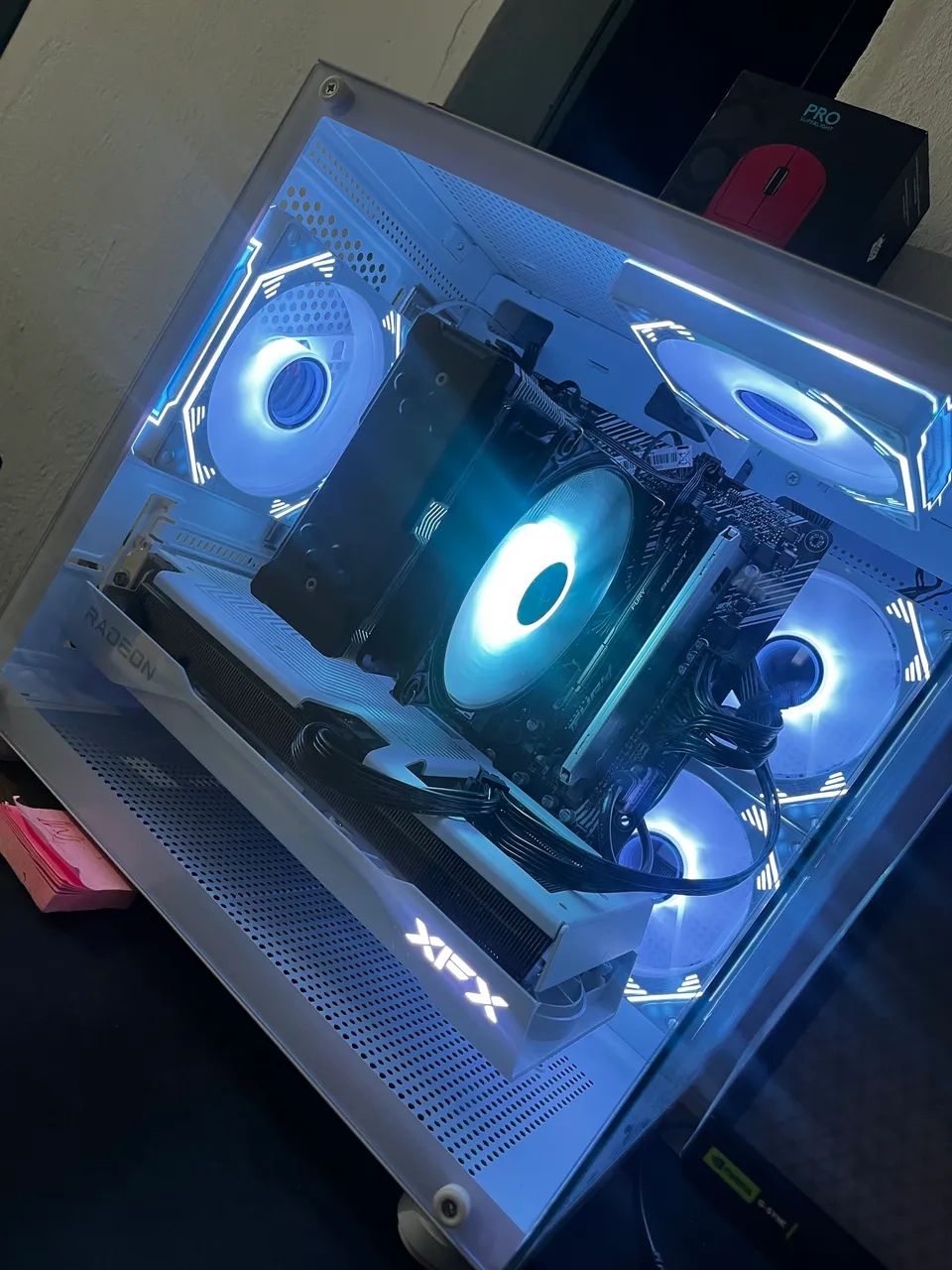 Gaming PC runs everything441992675434188801