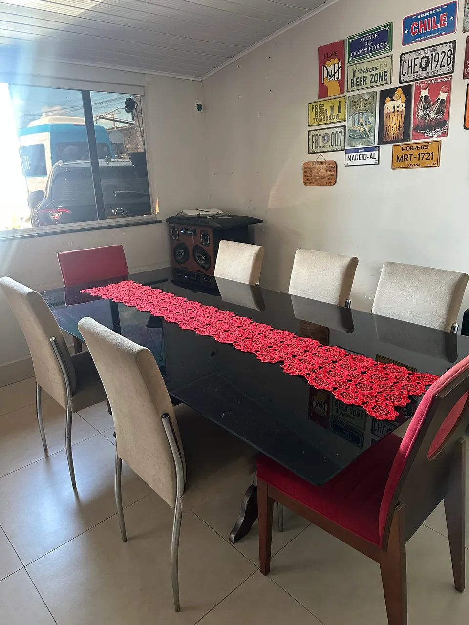 Mesa de jantar grande com 8 cadeiras e tampo de vidro - Foto 2
