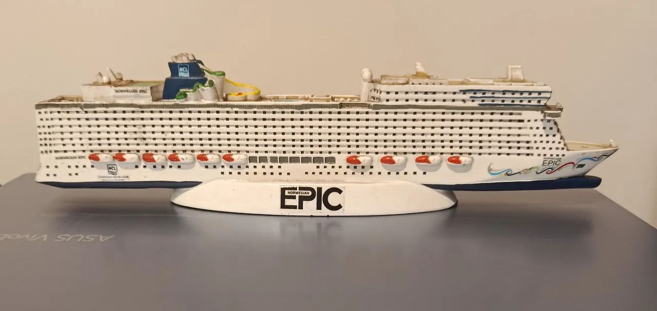 Linda maquete do Norwegian Epic