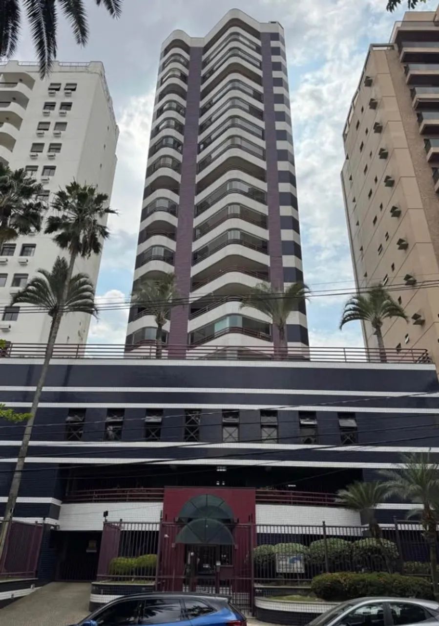 Vendo apartamento 3 suítes + 1 quarto + 5 banheiros