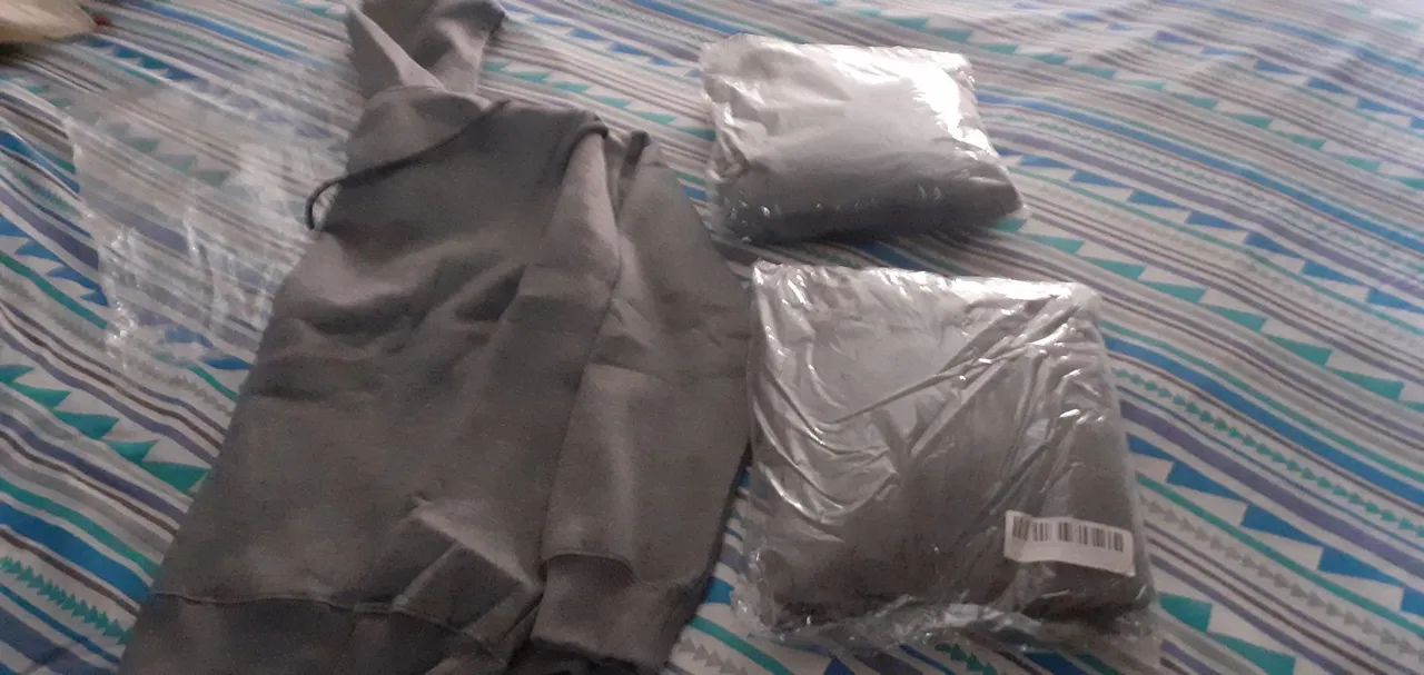 TRÊS 3 MOLETONS DE ALGODAO - Foto 5