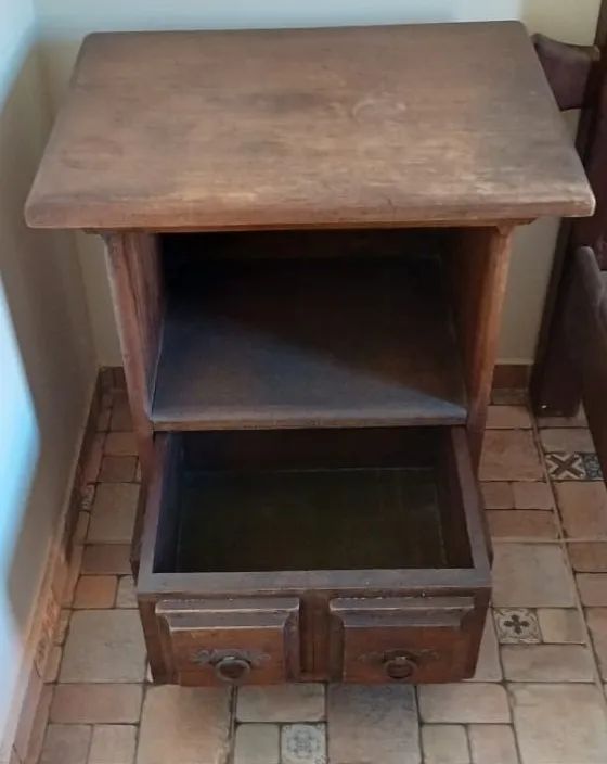 Cama em madeira com 02 mesas de cabeceira - Foto 4
