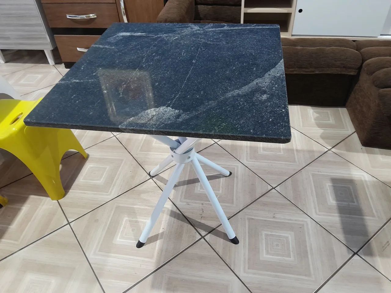 Mesa quadrada pedra granito com 4 cadeiras  - Foto 4