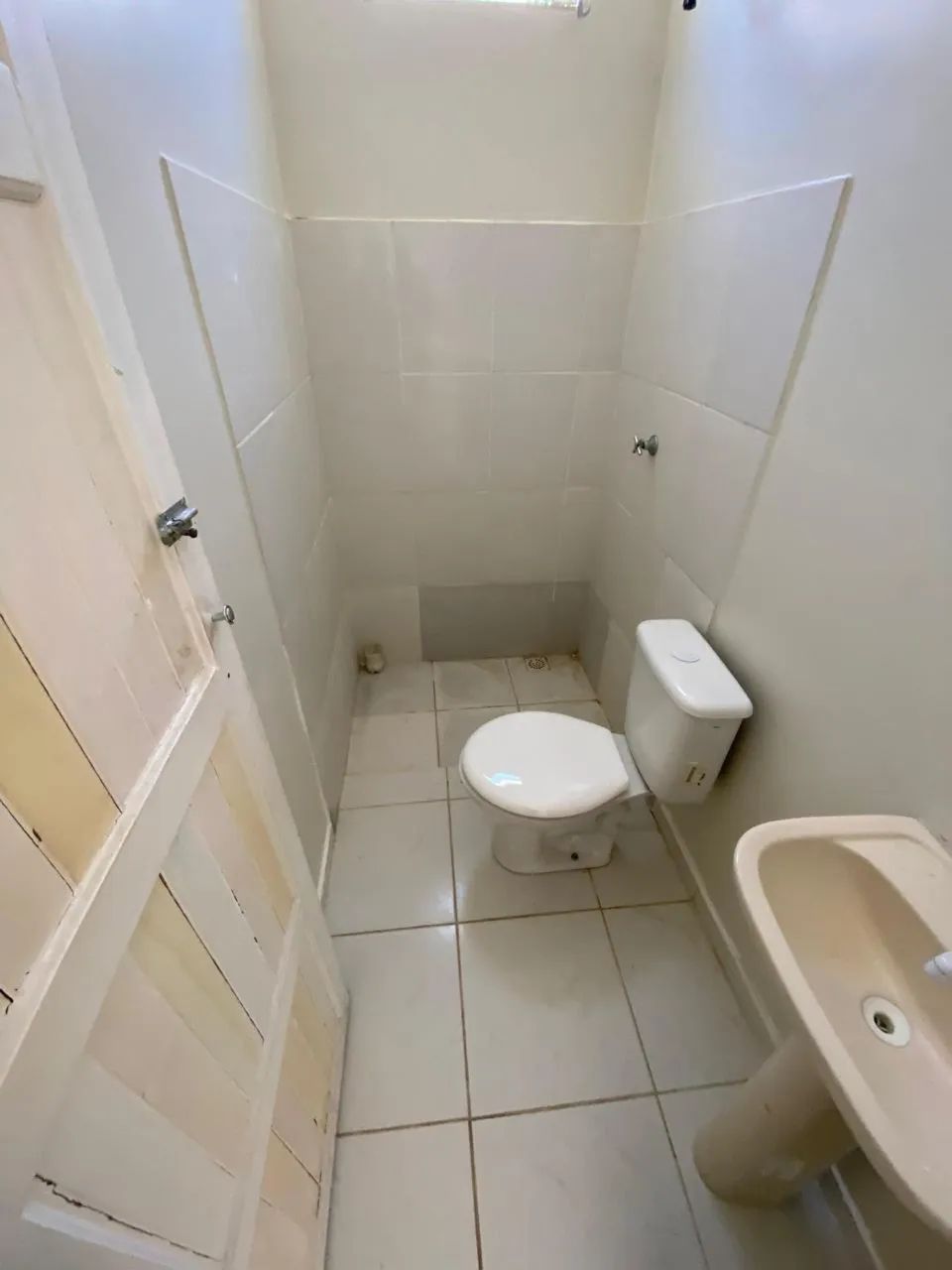 Aluga-se sala comercial no bairro Liberdade. - Foto 6