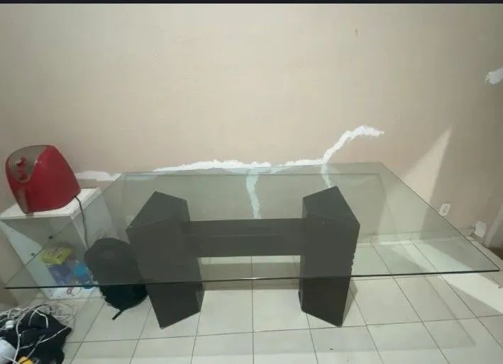 Mesa de vidro 180x100 obs: sem cadeiras