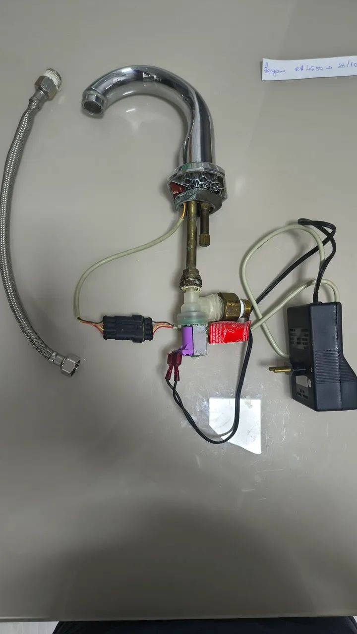 Torneira eletrônica com sensor automático da marca Deca, - Foto 4