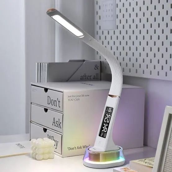 Luminária de Mesa LED Lelong Com Relógio 