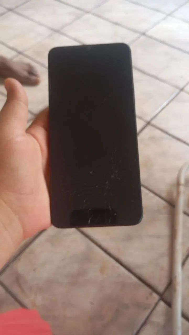 Vende-se esse celular redmi 13c só um detalhe tá tela - Foto 2