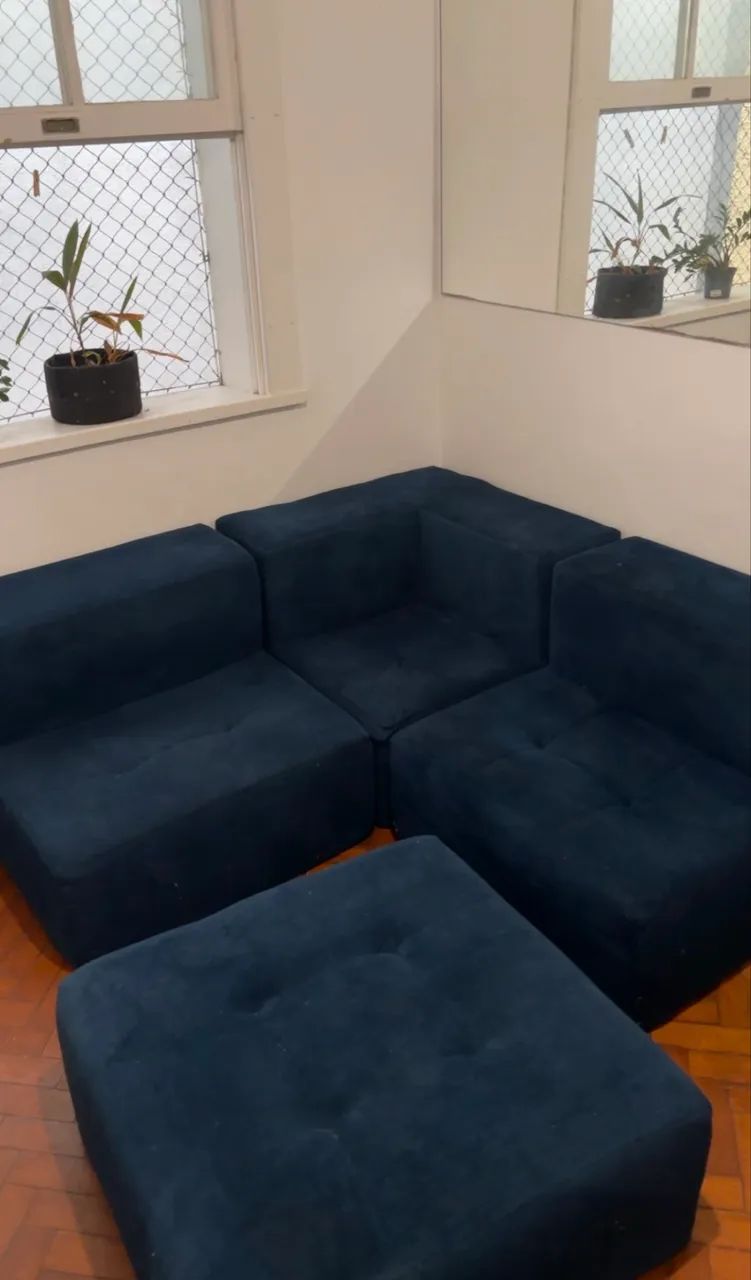 Sofá modular retrátil azul-marinho, produto pouco usado, comprado em 2024 - Foto 4