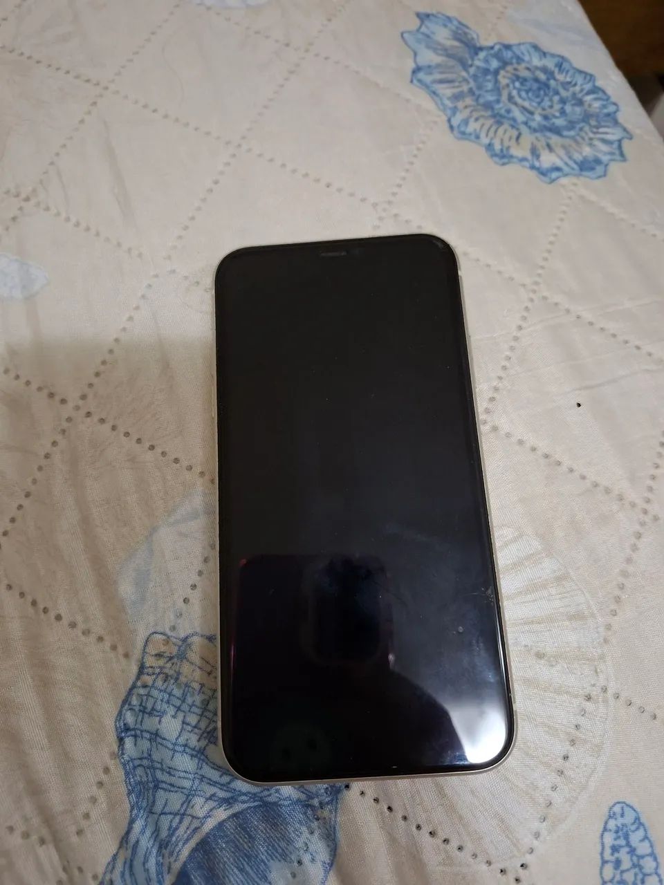 Vendo ótimo IPhone em perfeito estado e sem marcas de uso