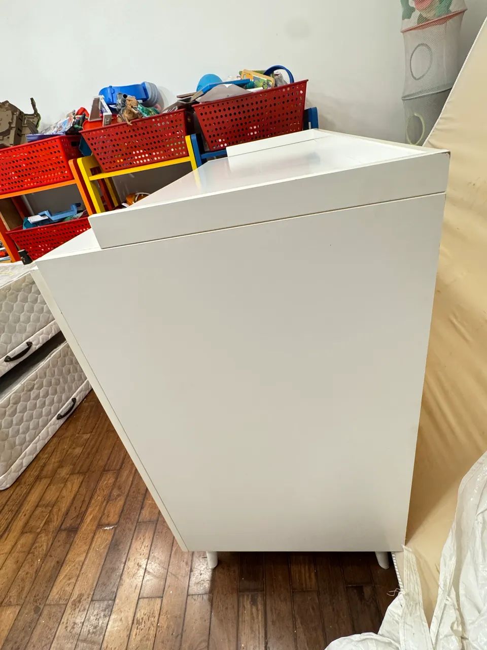 Cômoda grande com 4 gavetões e divisão interna. Material em Laca  - Foto 4
