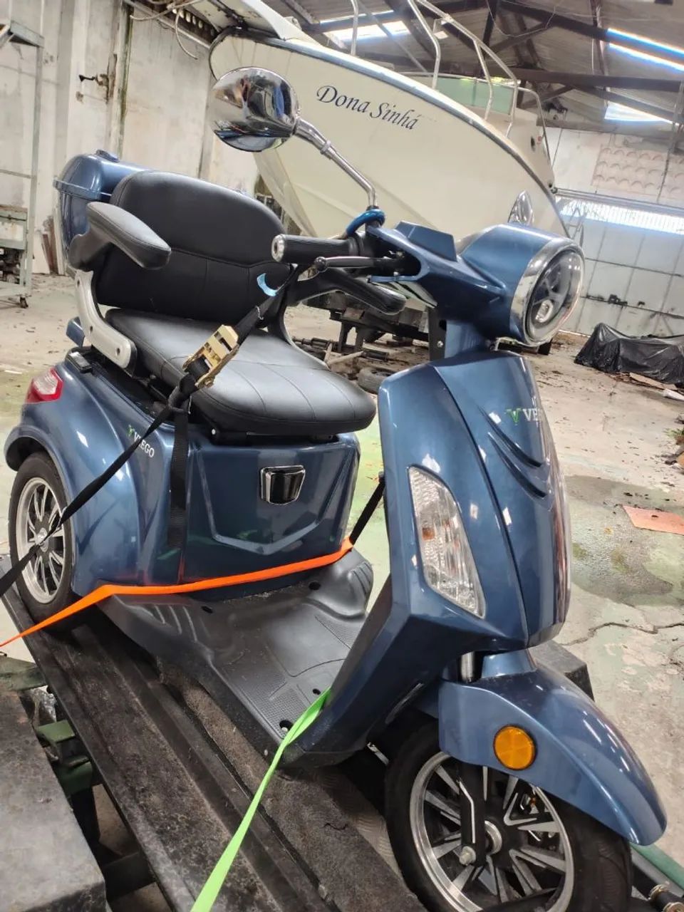 Triciclo nova estado de zero com apenas 2.000 km 