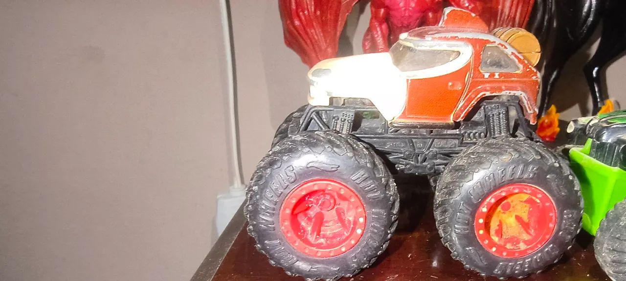 Carros monstros da hot Wheels - Foto 2