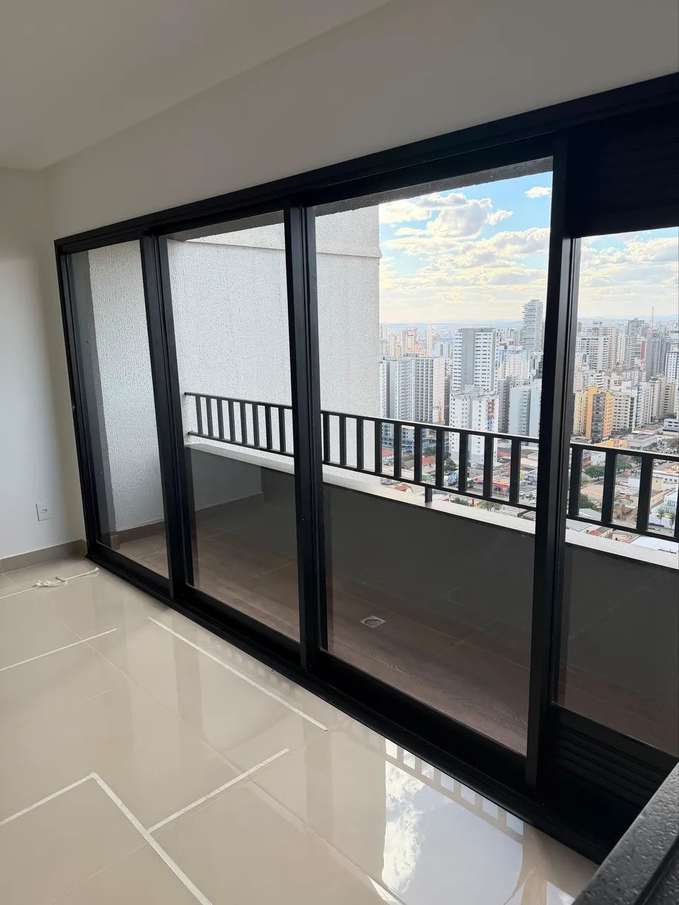 Porta de correr em esquadria preta  - Foto 3