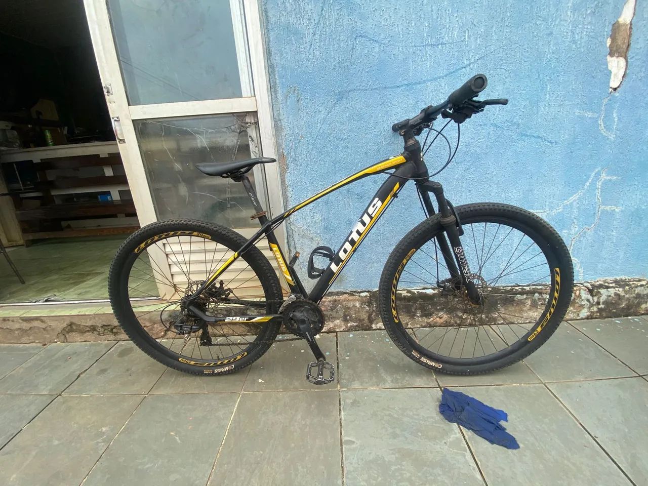 Bicicleta preta LOTUS  - Foto 2