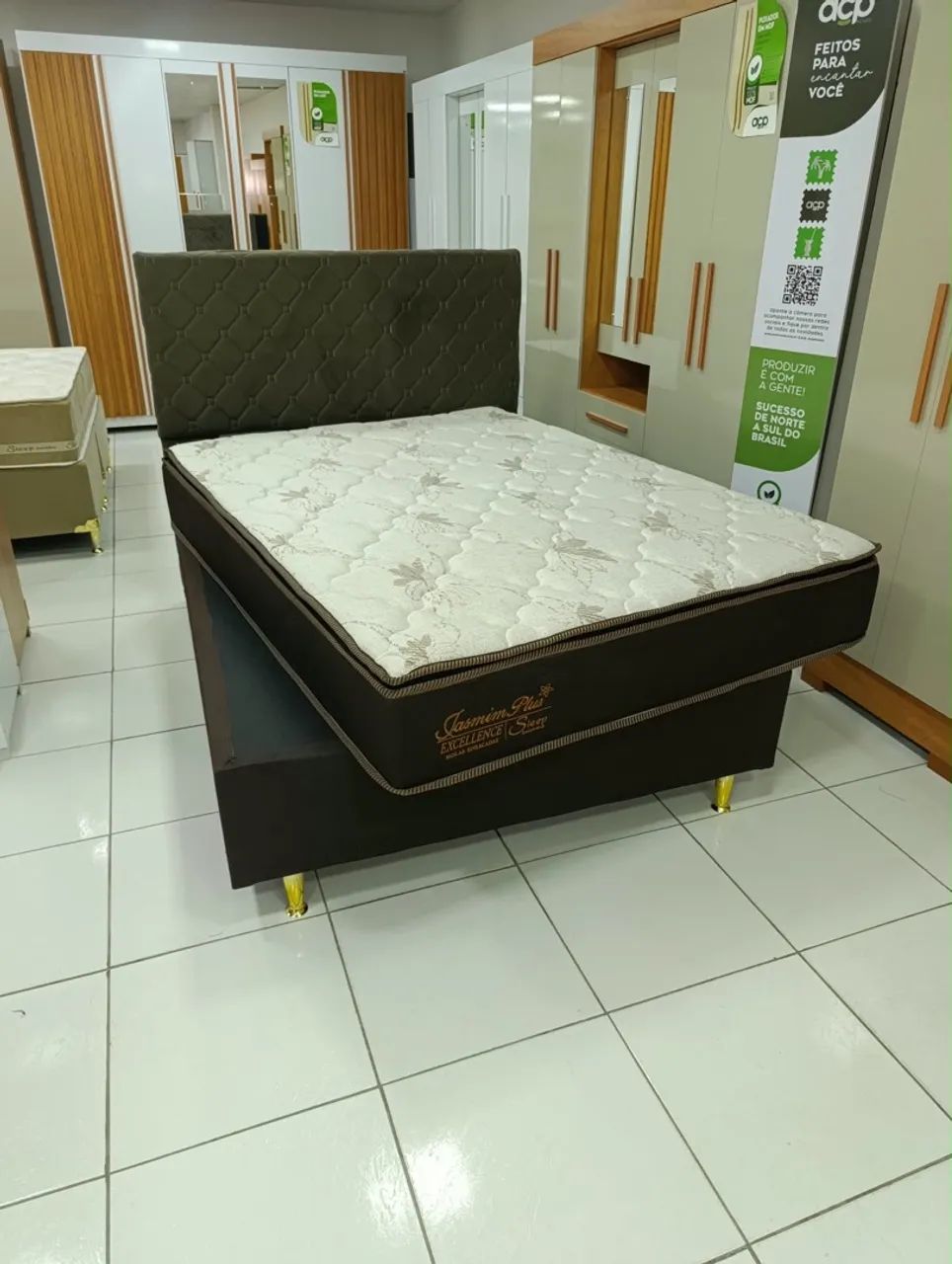 Cama casal Jasmin excelente 