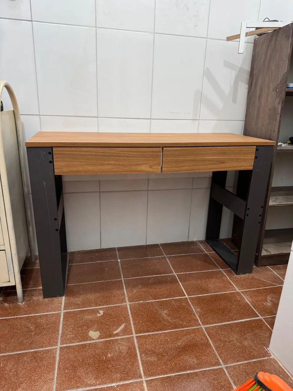 Mesa escrivaninha 2 gavetas 