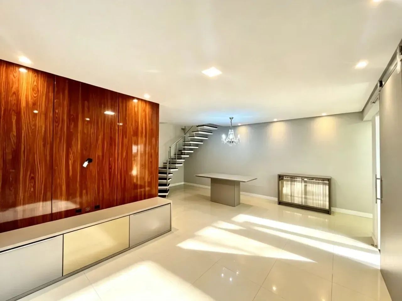 Imóvel para aluguel com 216 metros quadrados com 4 quartos em Coqueiros - Florianópolis -  - Foto 2