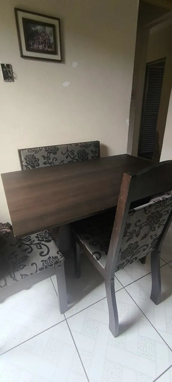 Mesa de Jantar com 2 Cadeiras e Mini Banco - Ótimo estado - Foto 4