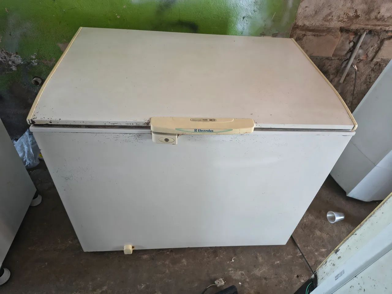 Vendo freezer Eletrolux funcionando perfeitamente dependendo do lugar entrego  - Foto 5