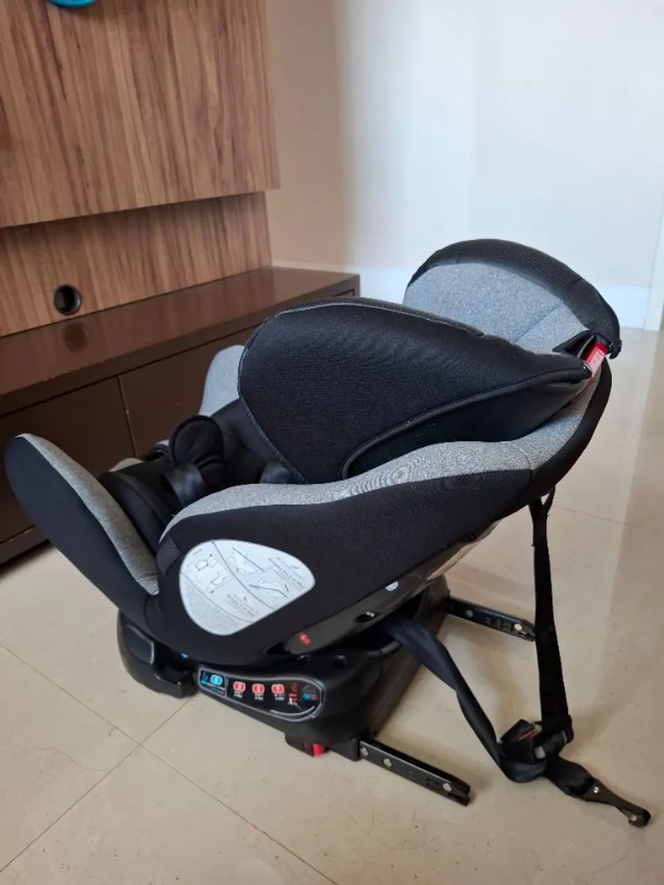 Cadeirinha Safety 1st com Isofix - Foto 5