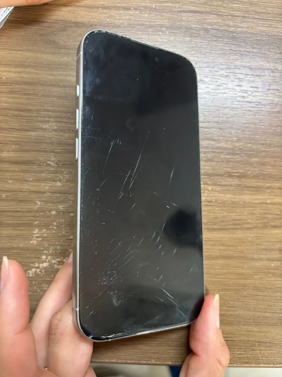 iPhone 16 pro - Foto 2
