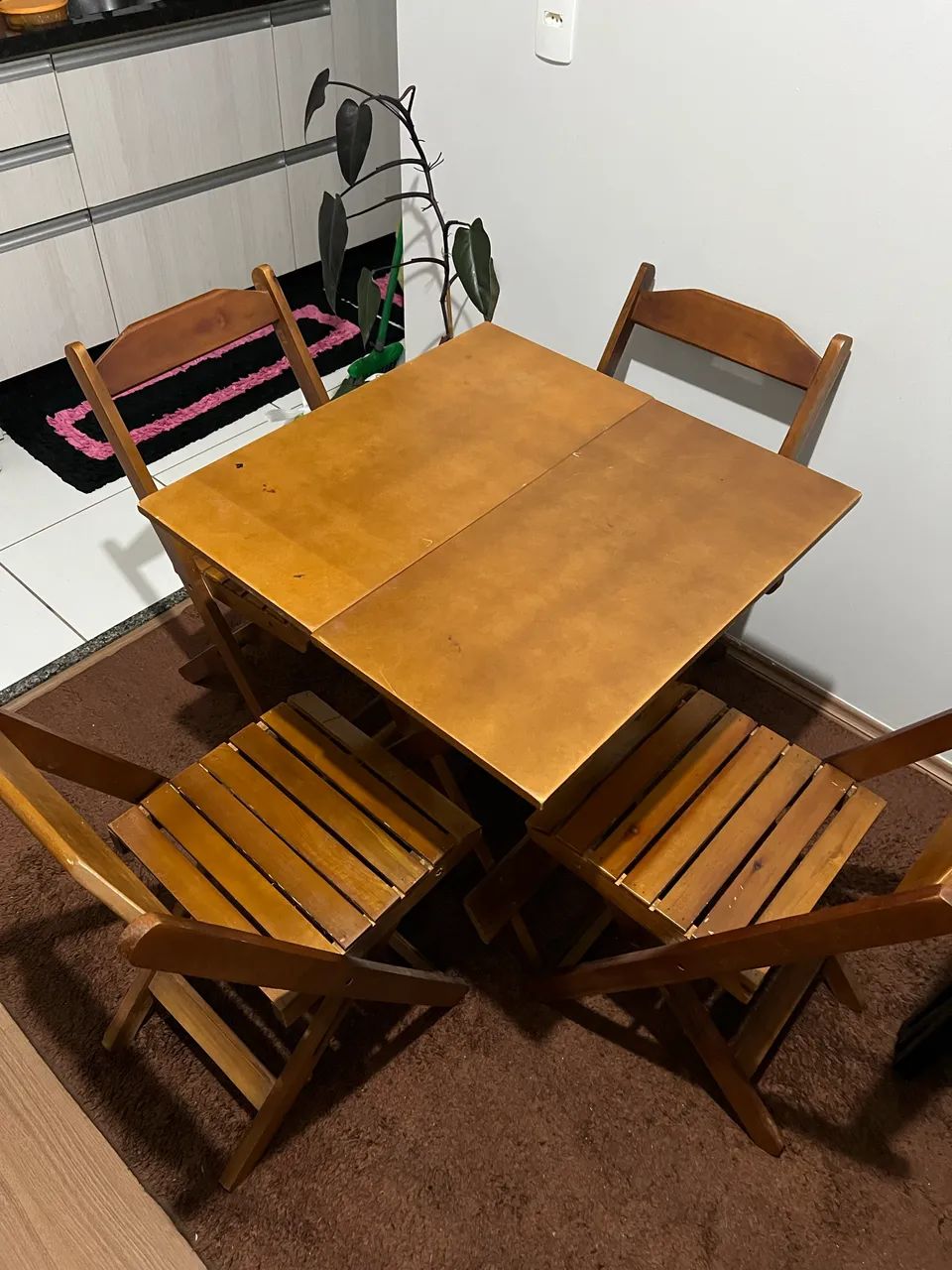 Mesa com 4 cadeiras