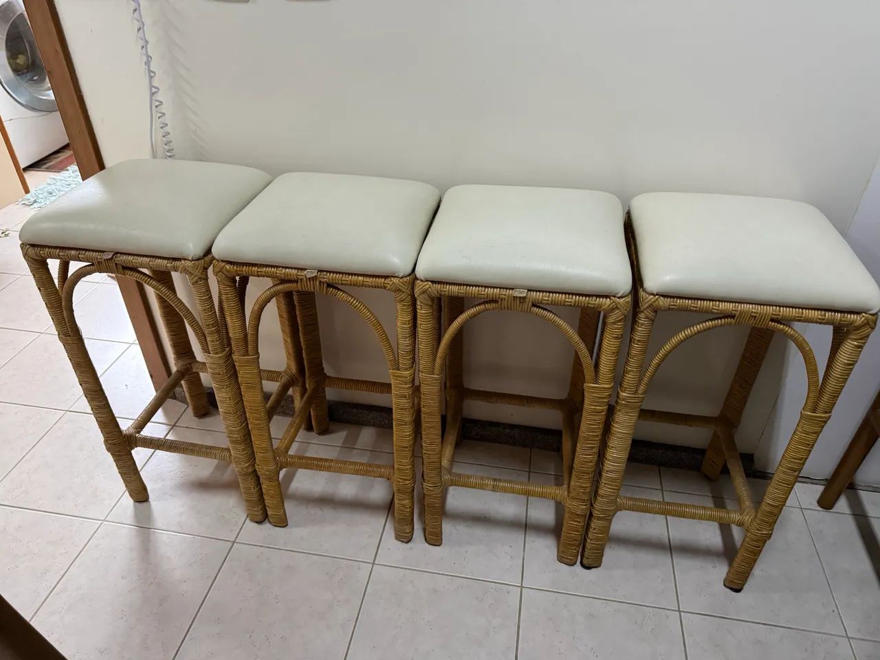 4 Banquetas da marca Rattan