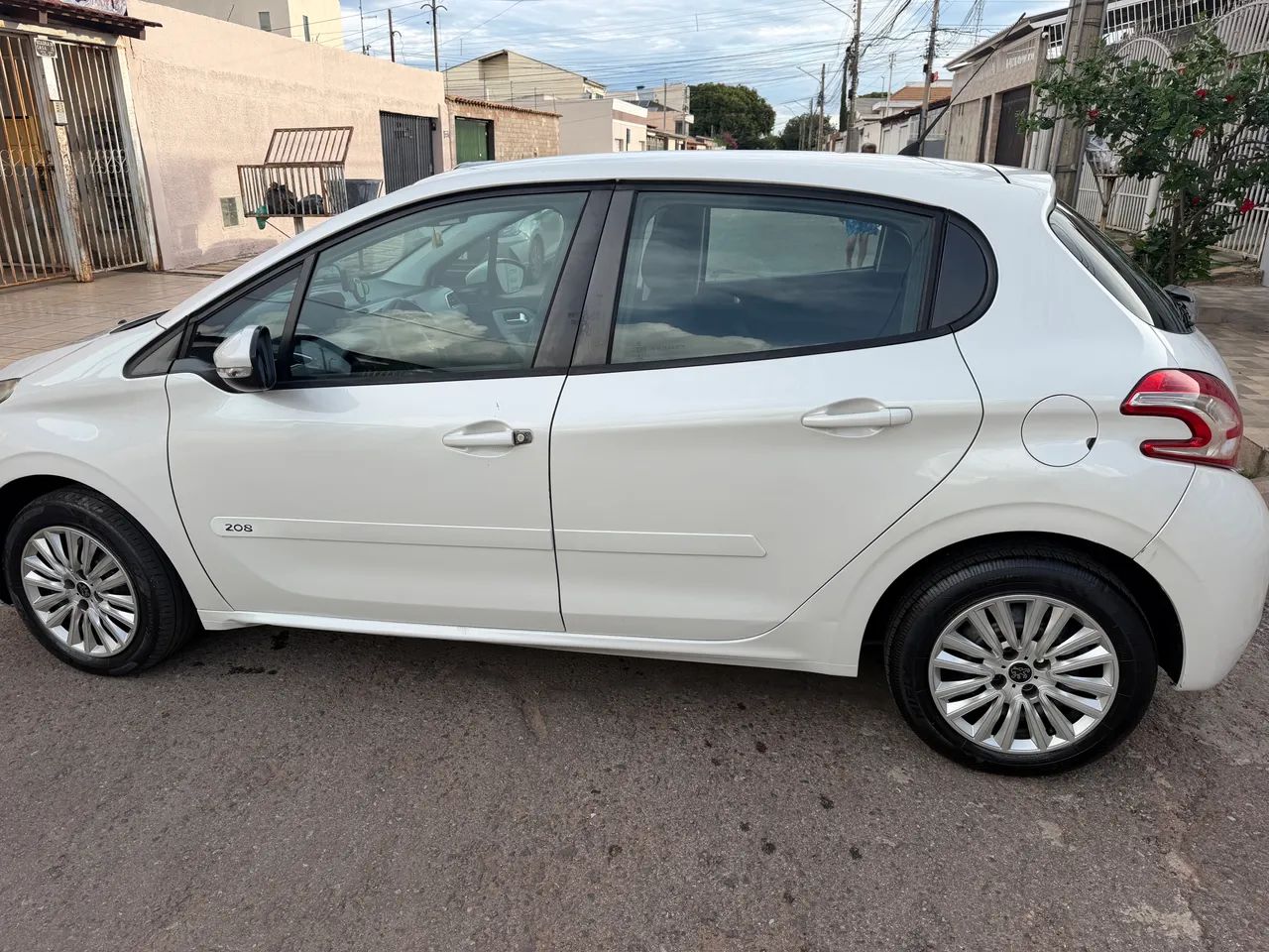 Peugeot 208 ACTIVE 1.5 8V FLEX 2015