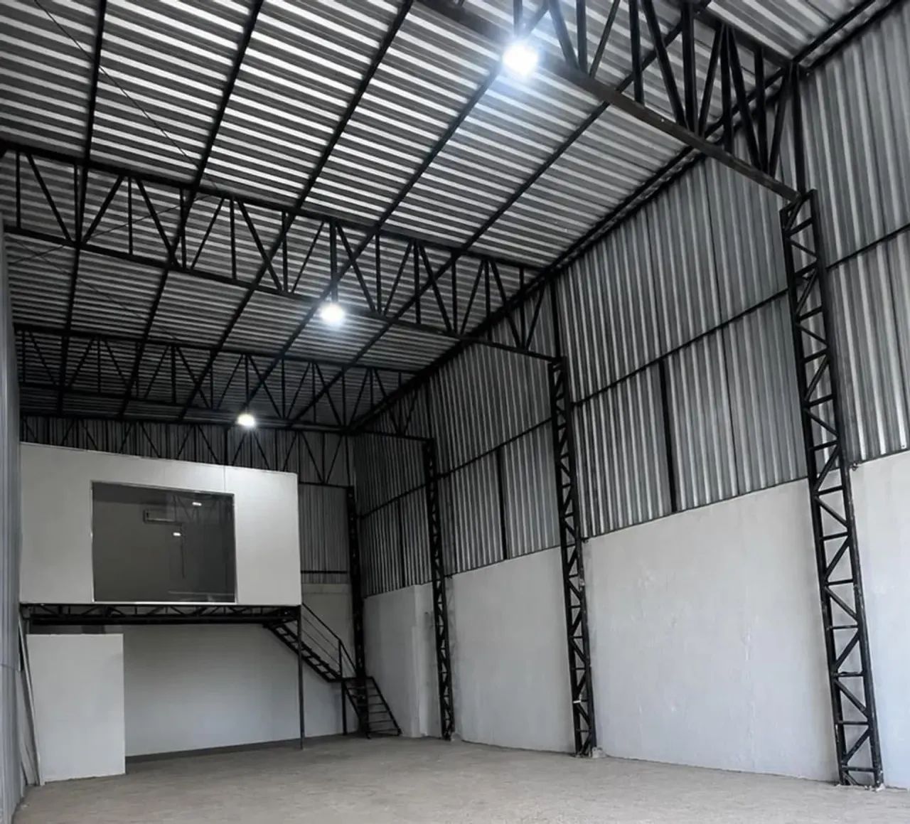 ALUGO GALPÃO DE 300 M2 NA AV DAS TORRES - Foto 4