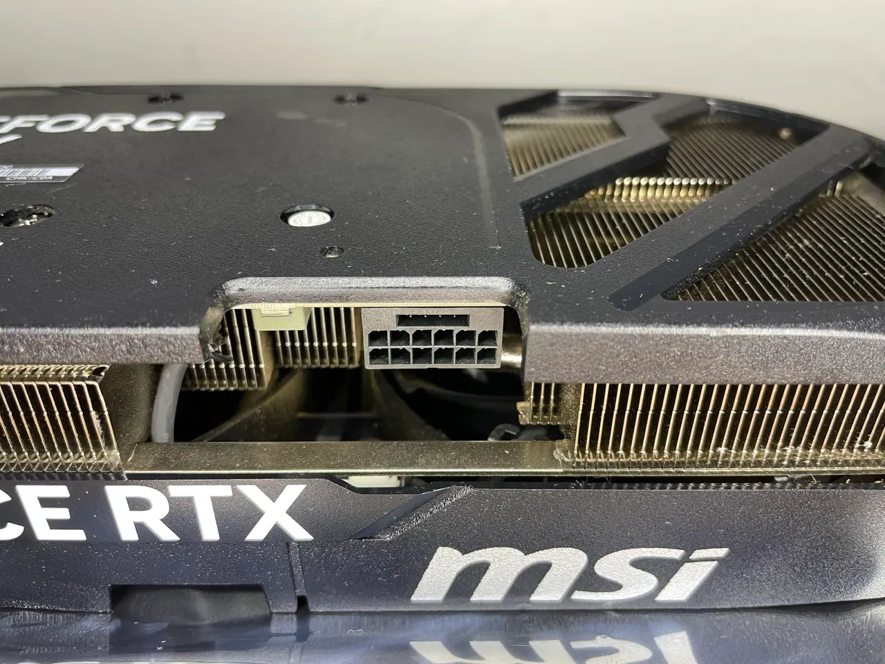 RTX 5070 12GB - MSI Shadow 2x OC - Foto 2