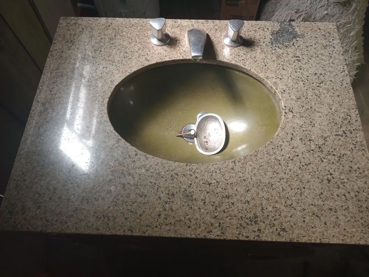 Vendo armário de banheiro 