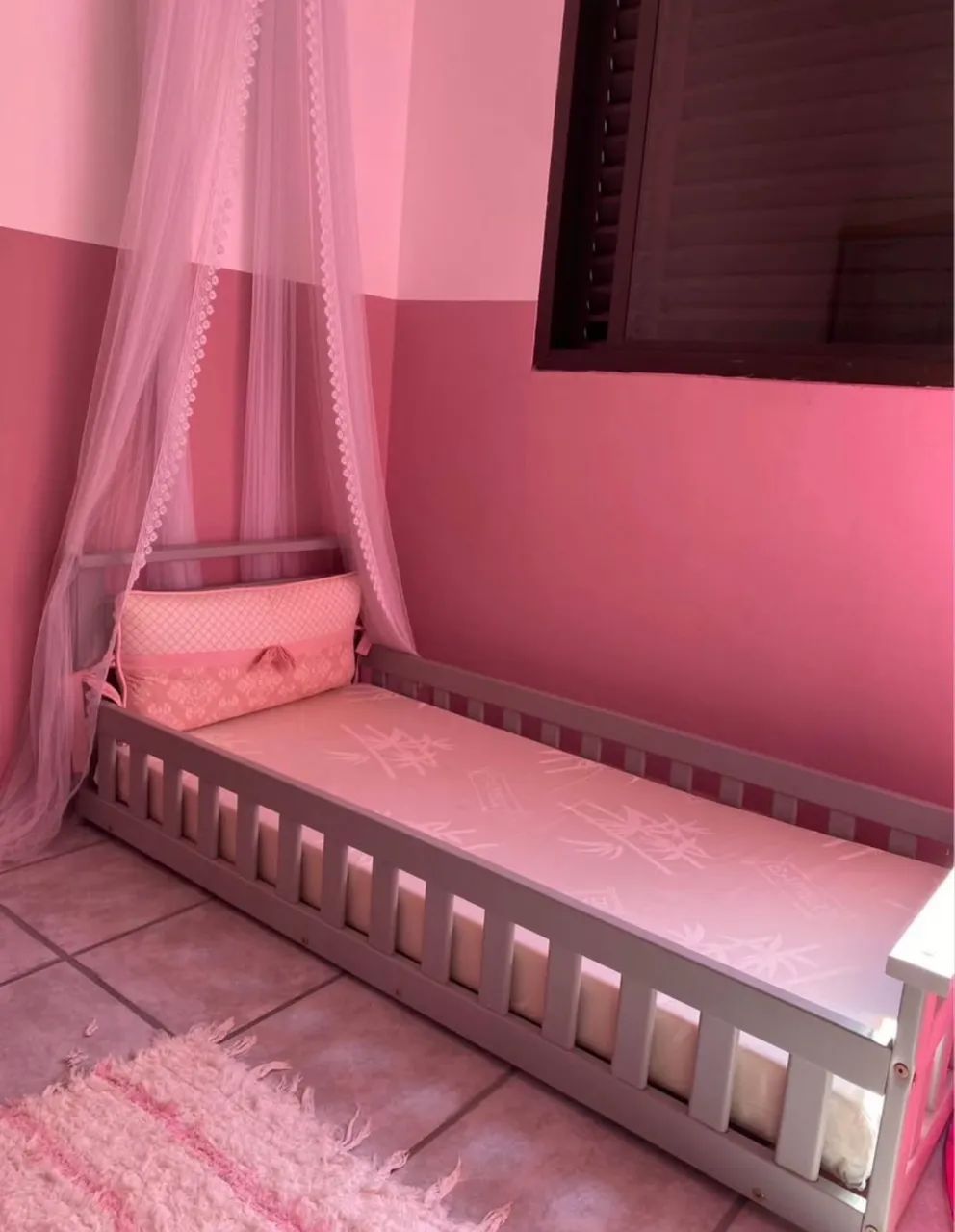 Cama montessoriana de madeira (não é mdf) + colchão novo  - Foto 2