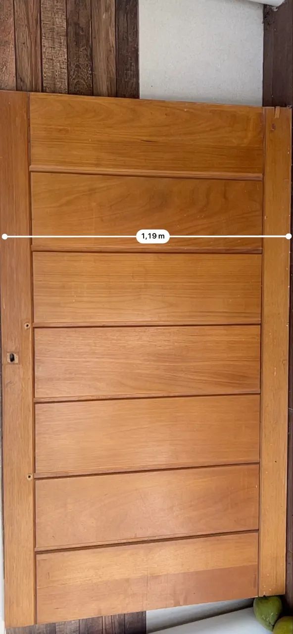 Vendo Porta de Madeira Maciça - Grande e Reforçada