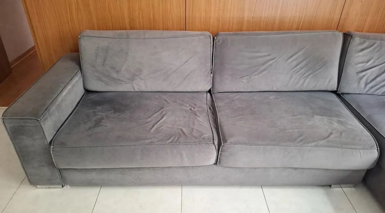 Sofá com chaise cinza 