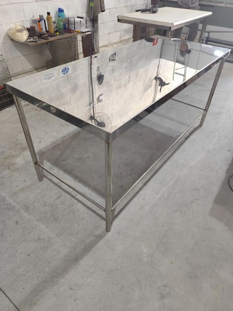 Bancada de trabalho em inox com espelho, 110×70×90cm e prateleira inferior  - Foto 2