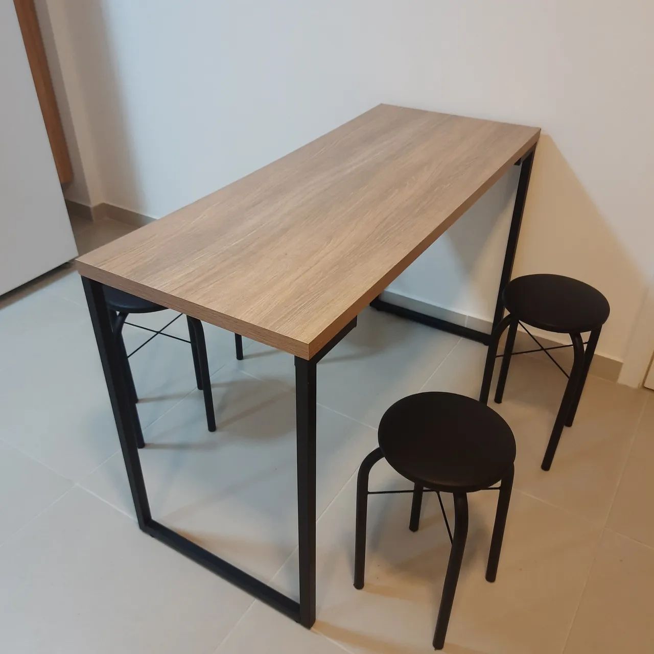 Mesa com bancos - Foto 3