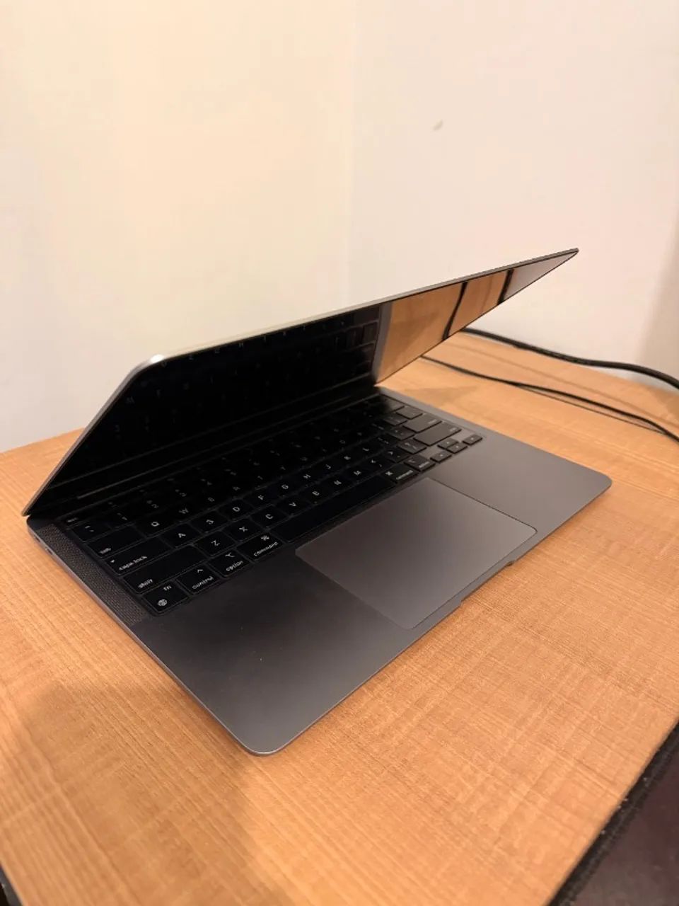 MacBook Air M1 13" - 8GB - 256GB SSD - Cinza Espacial  - Foto 4