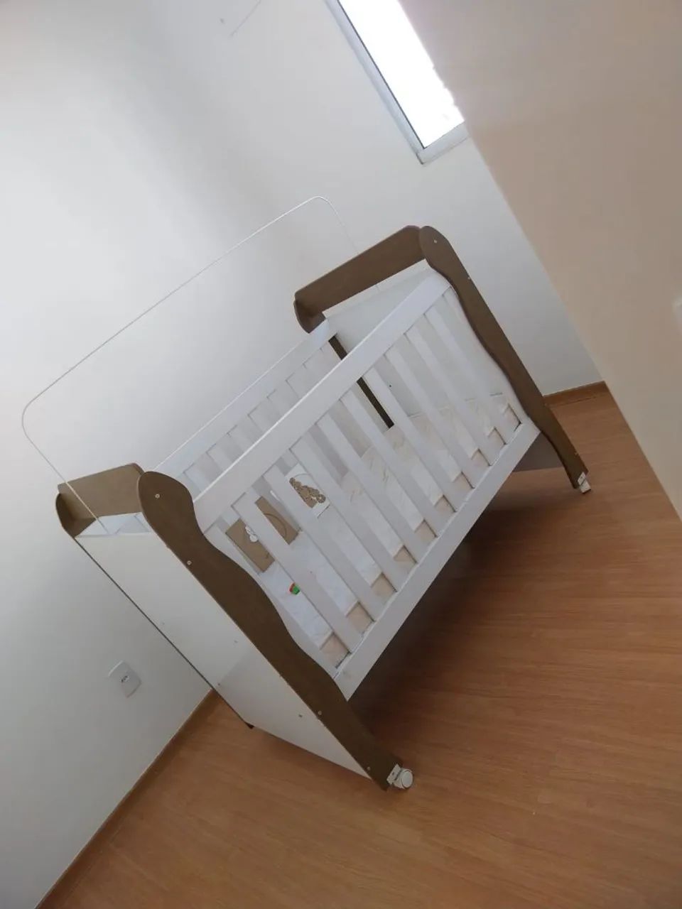 Vendo berço com colchão  - Foto 2