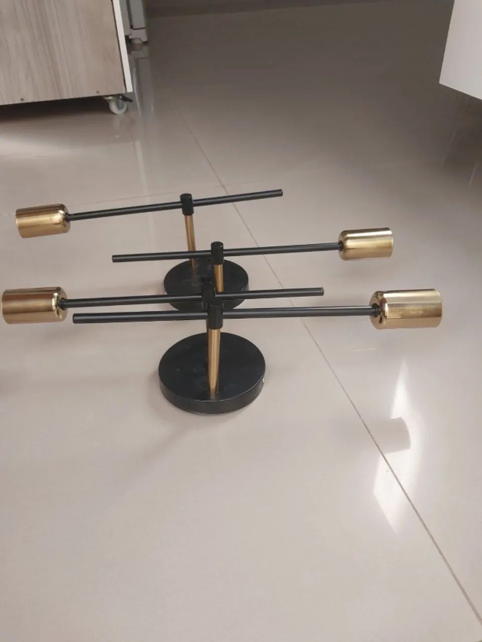 Vendo  duas luminárias preta com dourada