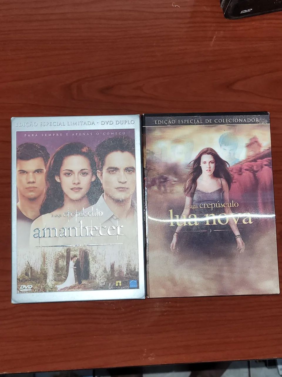   LATA COM DVDS DA SAGA CREPÚSCULO 1 DELES AINDA ESTÁ LACRADO ( SÓ RETIRADA  ) - Foto 3